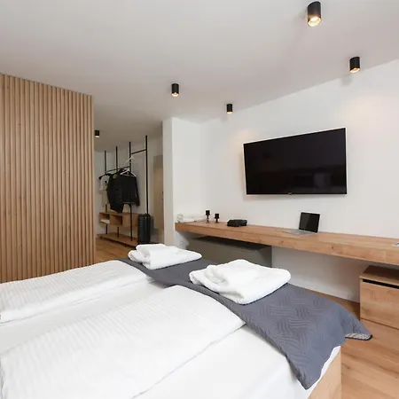 Fux Luxury Infinty-pool