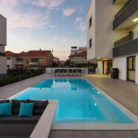 Daire Fux Luxury Infinty-pool