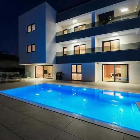 Fux Luxury Infinty-pool *