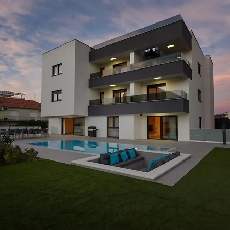 Fux Luxury Infinty-pool