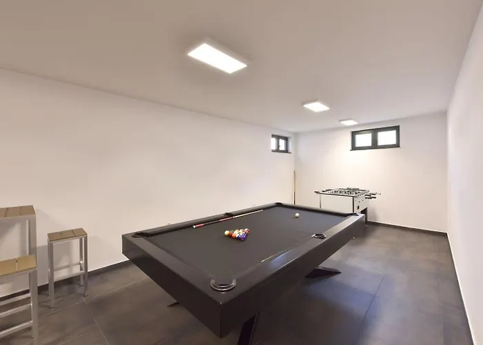 Fux Luxury Infinty-pool * 扎达尔